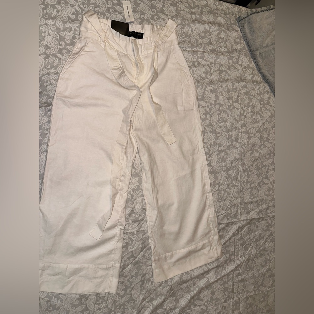 White mid-rise linen wide legged cropped pants from Banana Republic